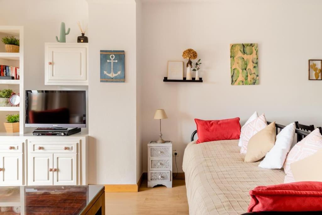 Casa De Las Flores - Apartamento Con Jardin Privado Frente A La Playa De Комильяс Экстерьер фото