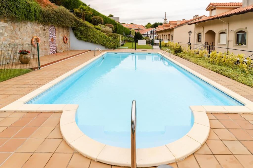 Casa De Las Flores - Apartamento Con Jardin Privado Frente A La Playa De Комильяс Экстерьер фото